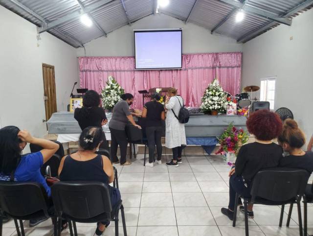 Dolorosa despedida de hermanos asesinados en San Pedro Sula