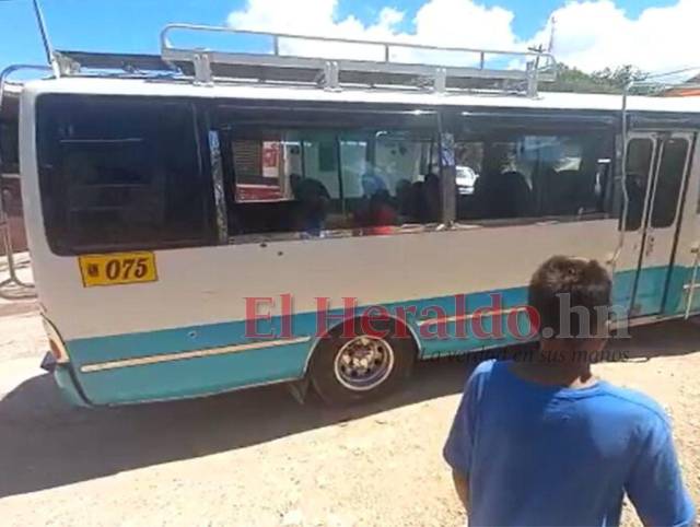 Dos heridos deja ataque a bus rapidito en la colonia Los Pinos