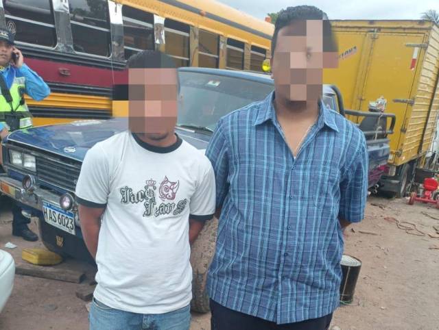 Detienen a dos hombres sospechosos de trasladar cadáveres encostalados a la salida a oriente de Tegucigalpa
