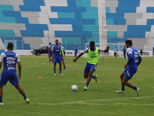 Selección de Honduras cierra microciclo goleando y con Francisco Martínez en acción