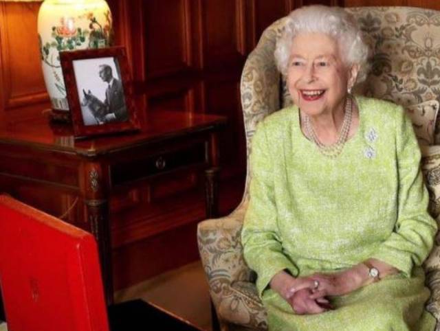 Reina Isabel II se muda del palacio de Buckingham