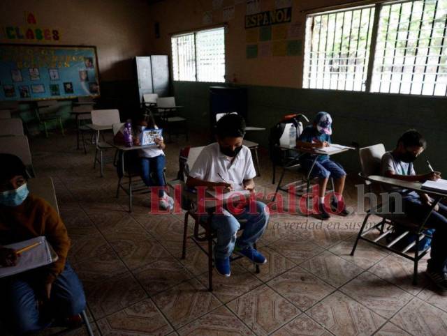 El Instituto Central Vicente Cáceres reportó ayer la presencialidad de apenas 42 estudiantes de los 1,500 matriculados.