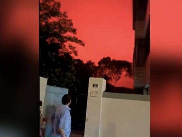 Ciudad china es sorprendida por extraño fenómeno que volvió de color rojo el cielo