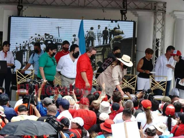 Xiomara Castro: Mi gobierno se esfuerza “para salir de esta época oscura de corrupción y narcotráfico”