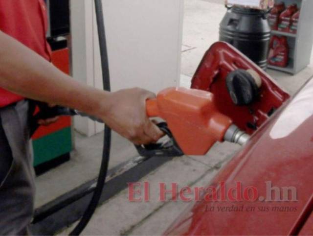 Las gasolinas siguen al alza y el diésel baja otra vez en Honduras