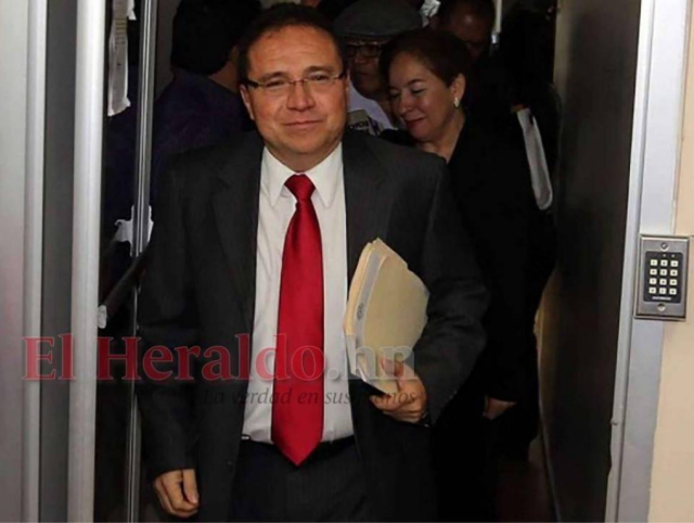 Exministro Enrique Flores Lanza obtiene otra carta de libertad gracias a amnistía
