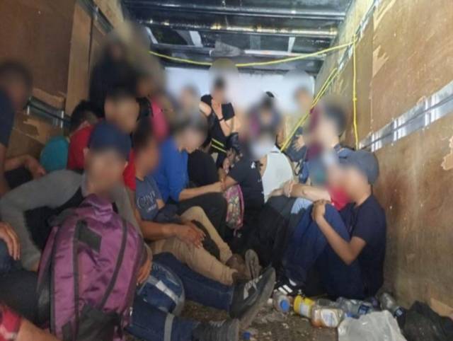 México: Autoridades detienen camión con 72 migrantes; tres son hondureños