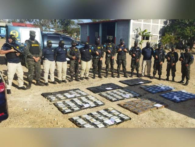 En compartimento falso de vehículo hallan más de 200 paquetes de droga en Comayagua