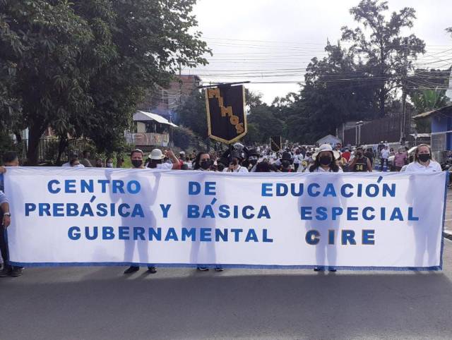 Con civismo y entusiasmo, alumnos de CIRE retornaron a desfiles patrios