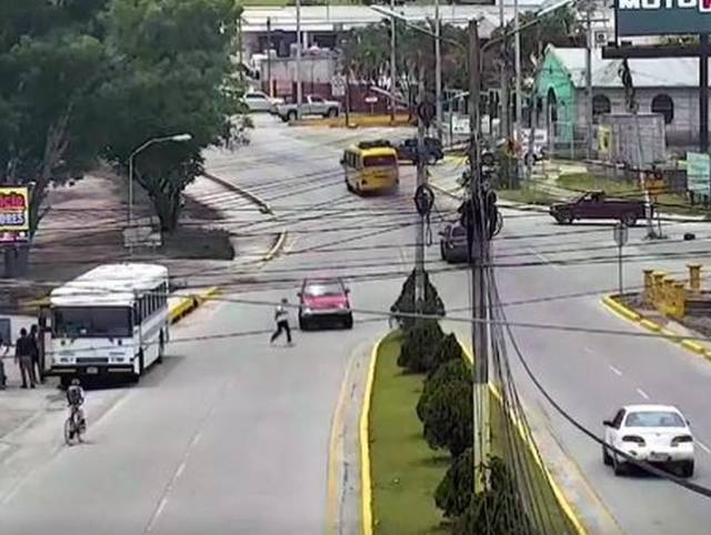 Video: Captan momento en que peatón es atropellado en Copán