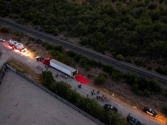 La macabra decisión del chofer del tráiler para despistar a la policía sobre muerte de 53 migrantes