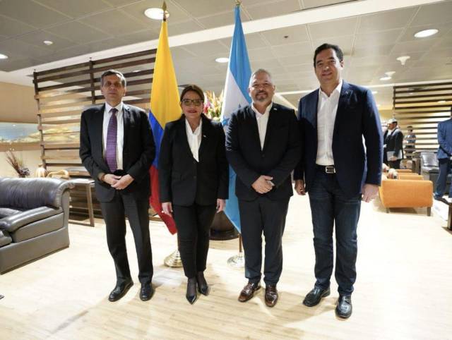 Xiomara Castro se reunirá con Gustavo Petro, presidente electo de Colombia