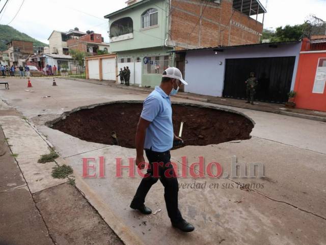 Al menos 600 damnificados y 100 viviendas inundadas dejó una hora de lluvias en la capital