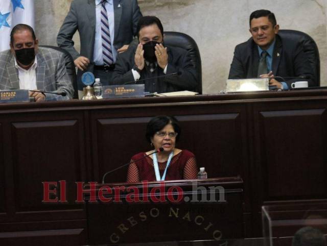 Beatriz Rivera agradeció el galardón y calificó al Congreso Nacional como su casa y su escuela.