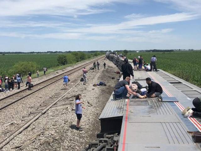 Video: Tren se descarrila y deja al menos tres muertos y decenas de heridos en Missouri
