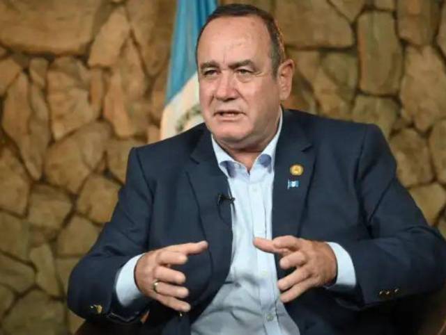 Alejandro Giammattei, presidente de Guatemala, sale ileso tras sufrir atentado armado