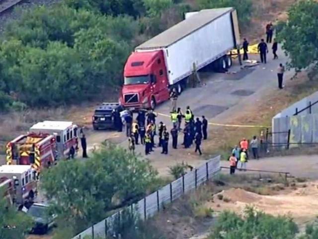 Detienen a tres personas por la muerte de migrantes al interior de un tráiler en Texas