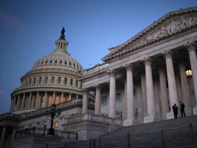 Senadores de EEUU presentan proyecto de ley para resguardar la democracia ante el autoritarismo