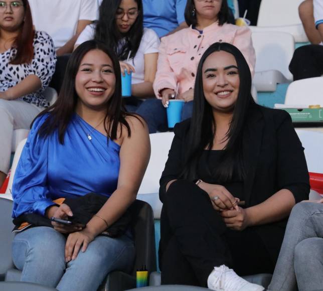 El Nacional se llenó de muchas bellas chicas por el Honduras-Cuba