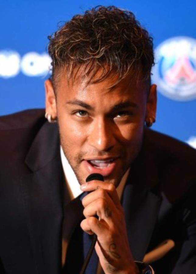 Neymar es presentado oficialmente en el PSG: 'En ningún momento he faltado el respeto al Barcelona'