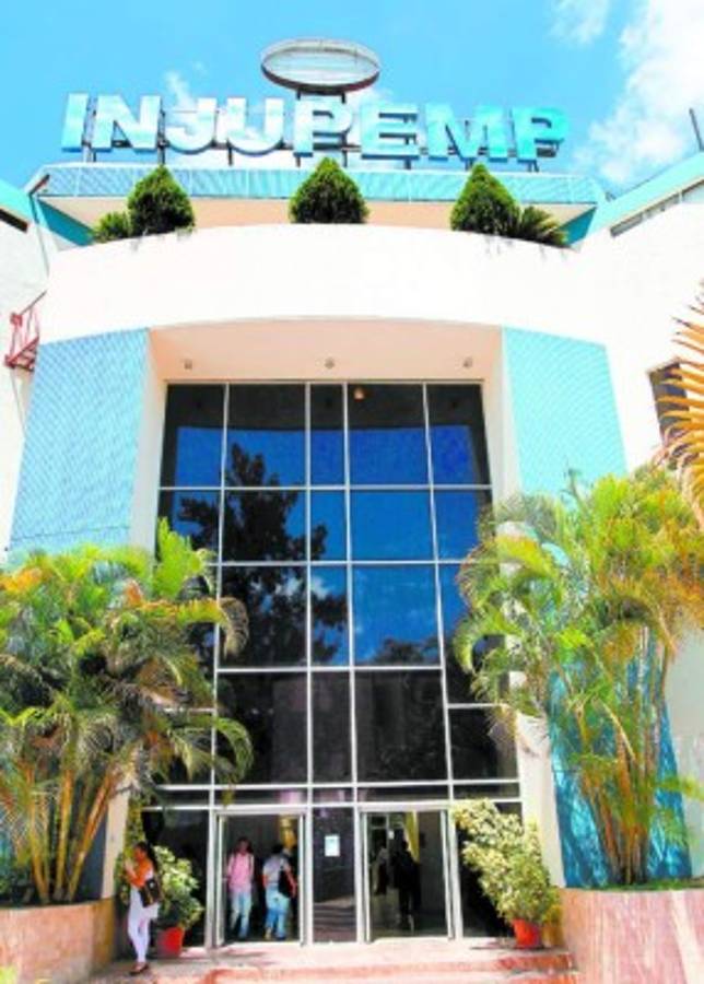 Emiten alerta roja contra César Díaz