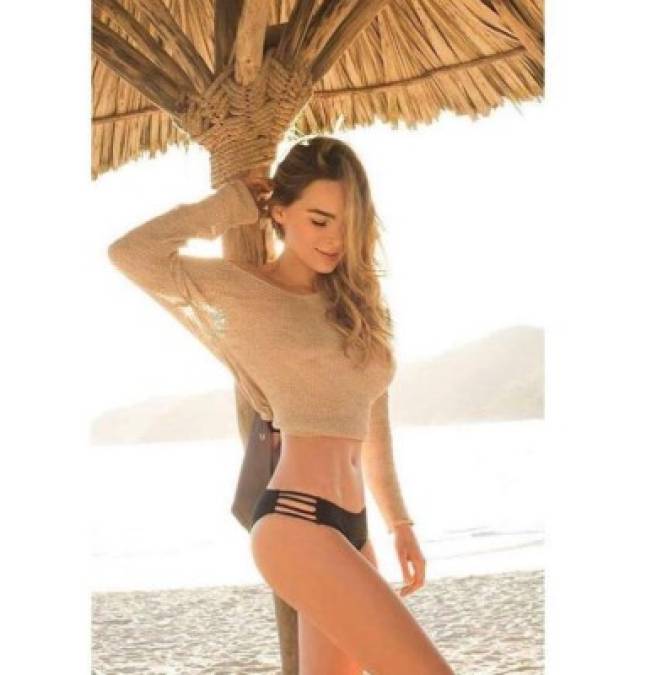 Las fotos más sexys de Belinda en diminutos bikinis