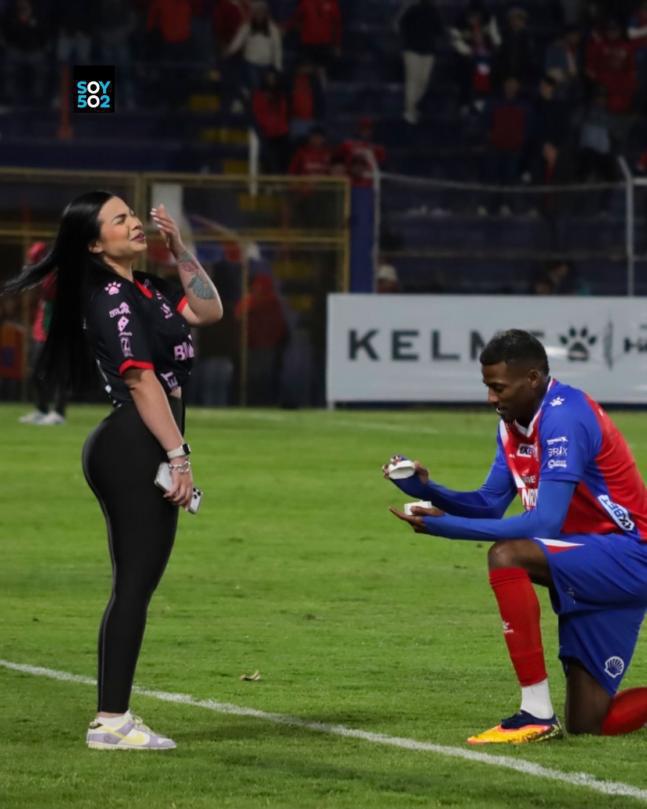 ¿Quién es la linda modelo que dejó plantado a futbolista tico tras haberse comprometido?
