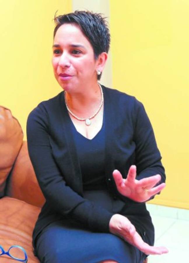 Karla Eugenia Cueva Aguilar: 'Si unos reman en una dirección y otros en otra, la barca se hunde'