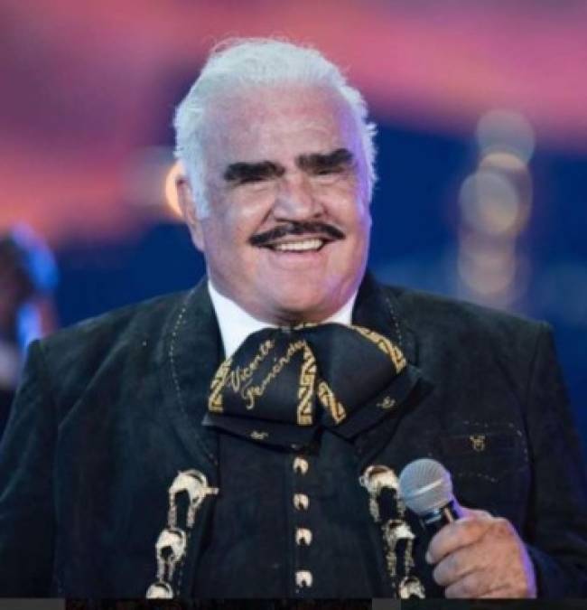 Bordados con hilos de oro y la tela más fina, así eran los trajes de Vicente Fernández