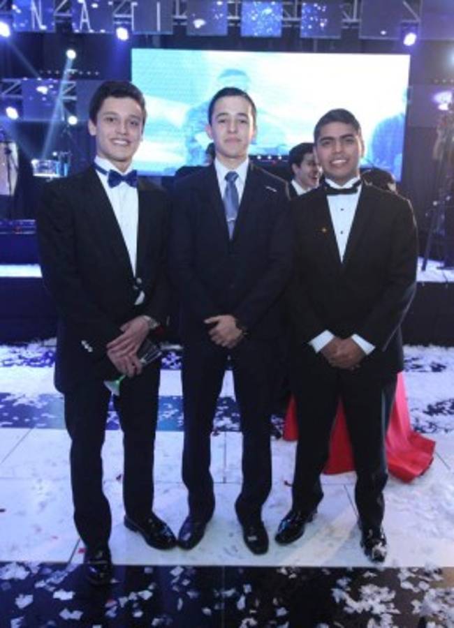 La International School despidió a sus seniors con un digno festejo