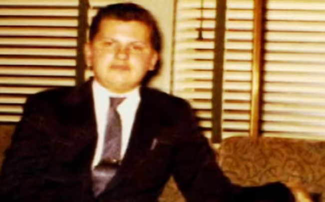 “Pogo”, el payaso asesino que mató a más de 33 adolescentes y los enterró en su casa