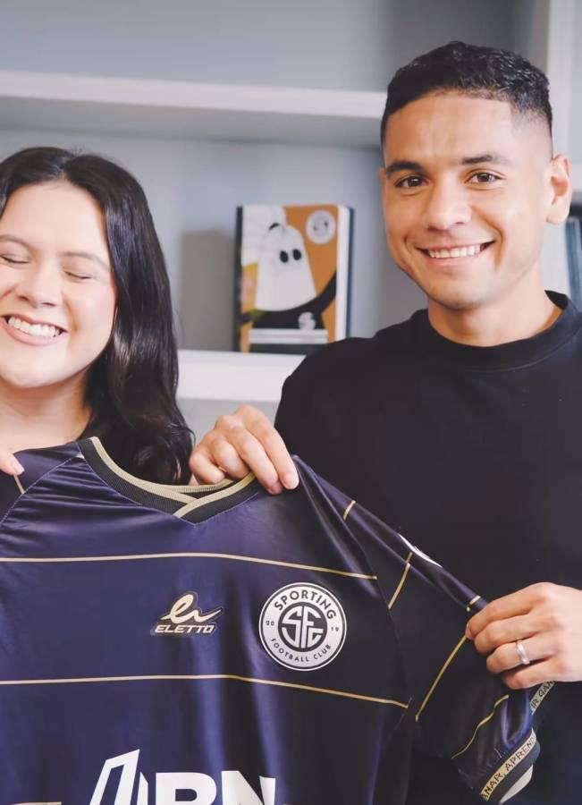 Fue actor y llegó con su bella novia: Así fue el primer día de Carlos Pineda en su nuevo equipo