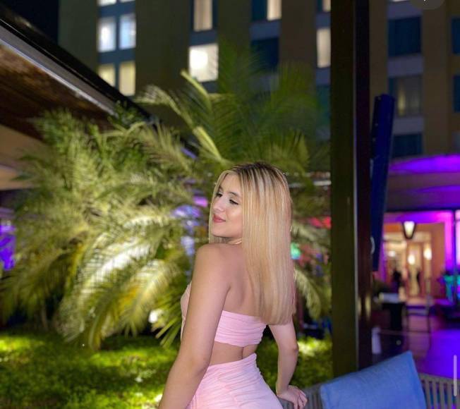 ¡Qué bella! Ella es la hija del exjugador y ahora entrenador Nene Obando