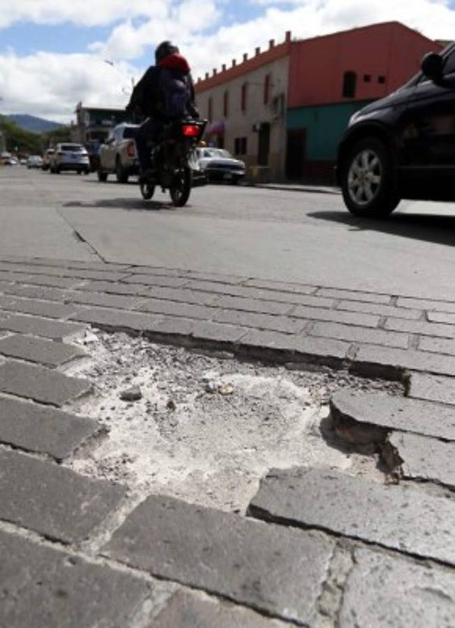 El lunes realizan reparaciones en la avenida Gutenberg