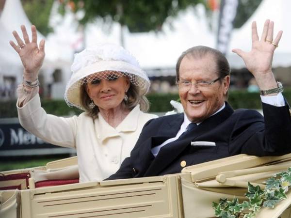 (FILES) This file photo taken on June 25, 2013 shows British actor and UNICEF Goodwill Ambassador Roger Moore in Aachen, western Germany.British actor Roger Moore, television's 'The Saint' and 007 in seven James Bond films, died aged 89 on May 23, 2017 of cancer. / AFP PHOTO / dpa / Rolf Vennenbernd / Germany OUT