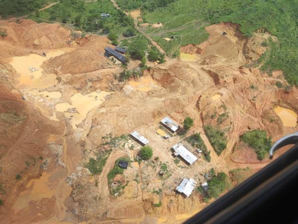 Minería ilegal, dragas flotantes y nuevas vías clandestinas fueron detectadas en uno de los patrimonios naturales más importantes de Honduras