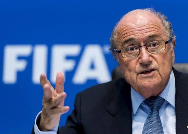 Joseph Blatter ataca a Infantino y Donald Trump tras perdonar roja de Balogun en el Mundial