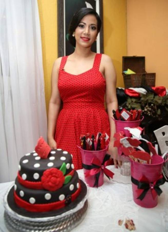 Despedida al ritmo de flamenco para Rina Alejandra Munguía