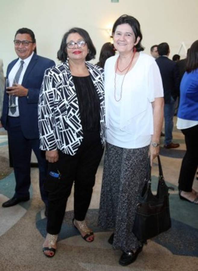 noche de recuerdo entre compañeros