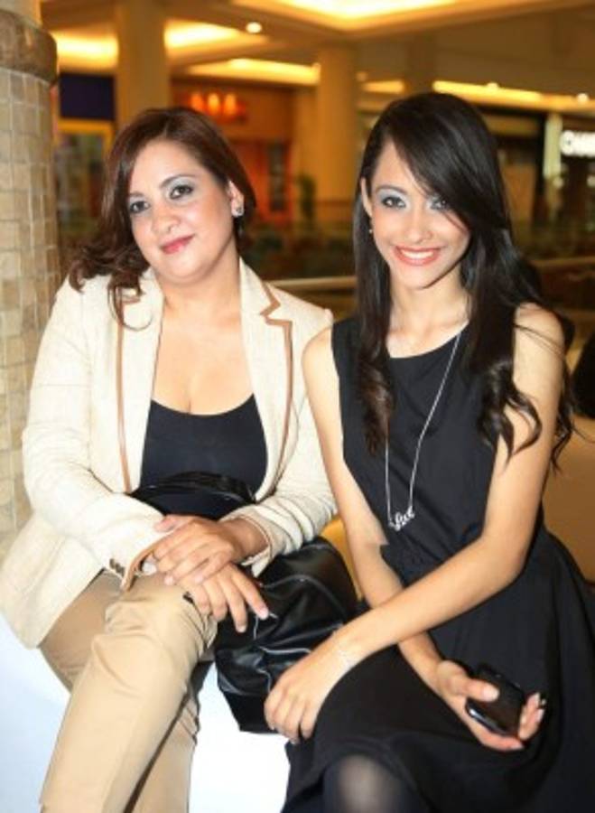 Exquisito coctel y brindis de lanzamiento