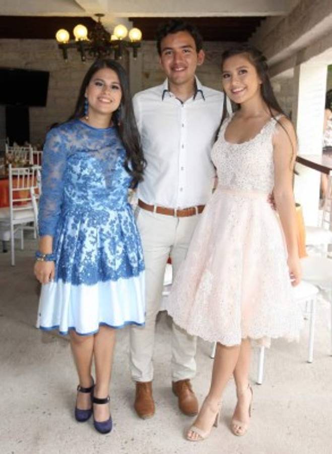 noche de recuerdo entre compañeros