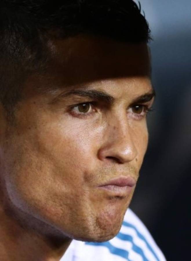 Cristiano Ronaldo se burla de Buffon en plena ceremonia de la UEFA y lo llama 'viejito'