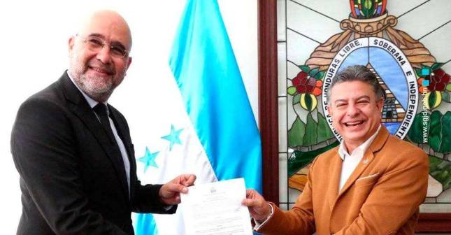 ¿Cumple Virgilio Padilla con los requisitos para ser presidente de la CREE?
