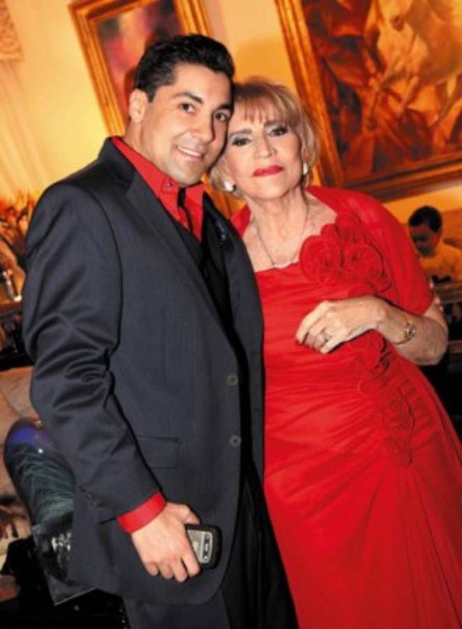 Leonardo Marrero y Ondina Matuty de Marrero representan un amor puro que no ve diferencias. Son una pareja muy querida en la sociedad.