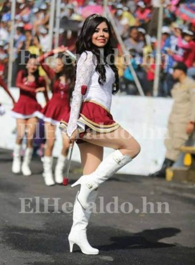 Allison Sánchez, la palillona que impactó en los desfiles patrios de Honduras