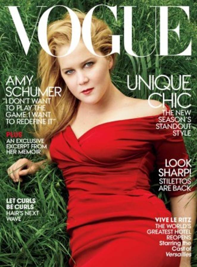Amy Schumer se convierte en una sensual barbie de talla grande