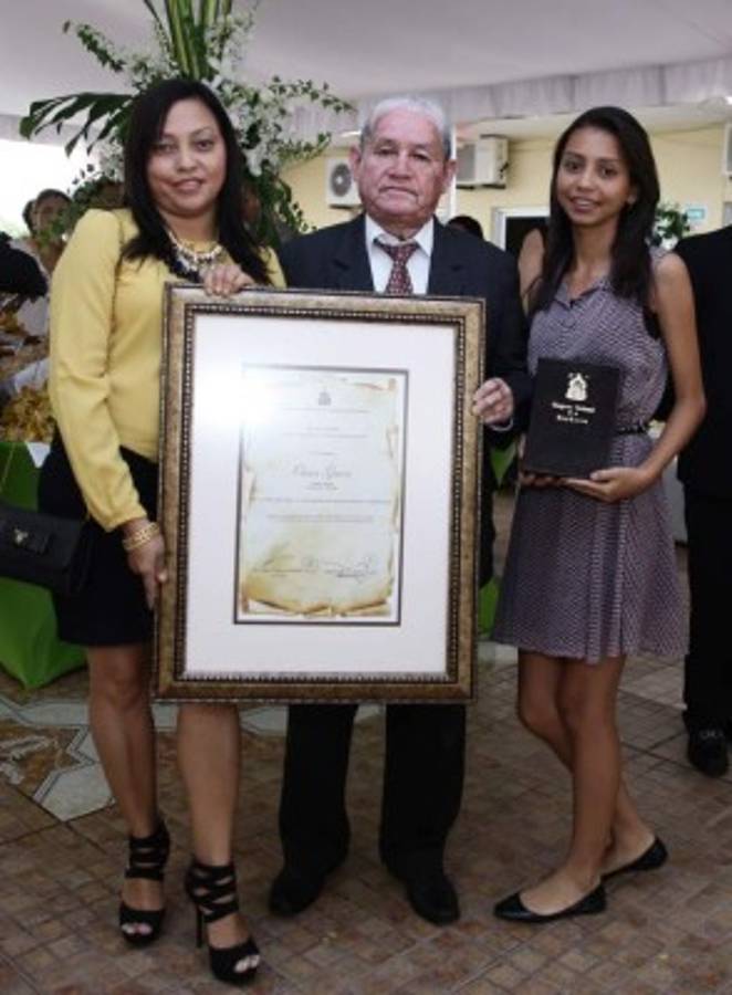 Congreso Nacional premia la excelencia y honradez