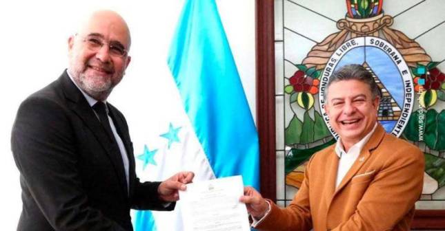 ¿Cumple Virgilio Padilla con los requisitos para ser presidente de la CREE?