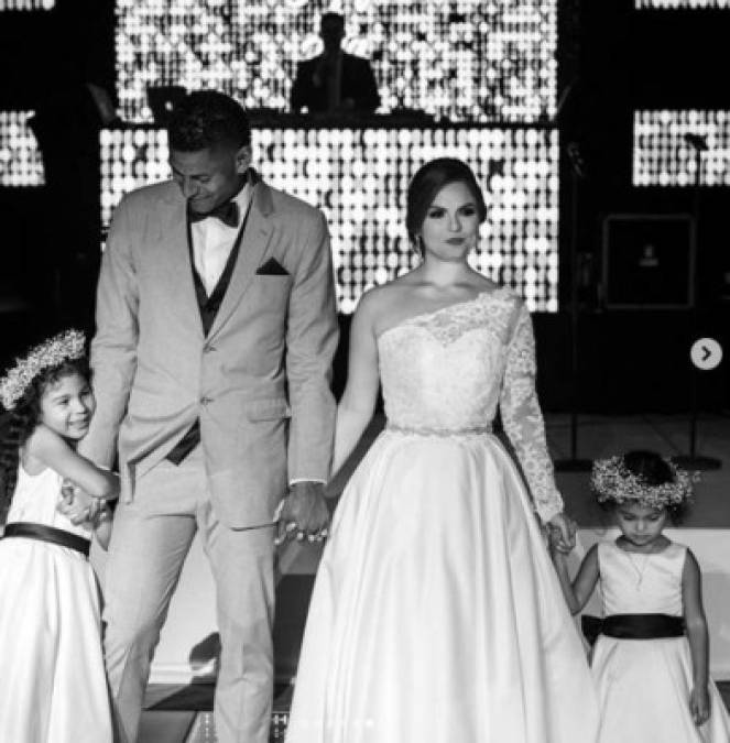 Las románticas fotos que compartió Carlo Costly de su boda