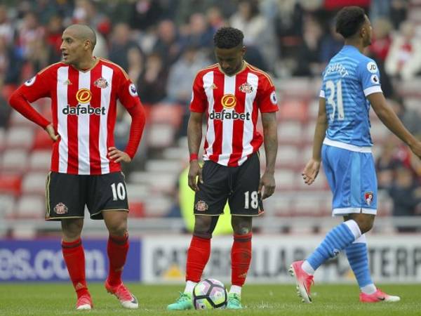 Tras el pitazo final no se hicieron esperar las caras tristes en los jugadores del Sunderland (Foto: Agencia AP)